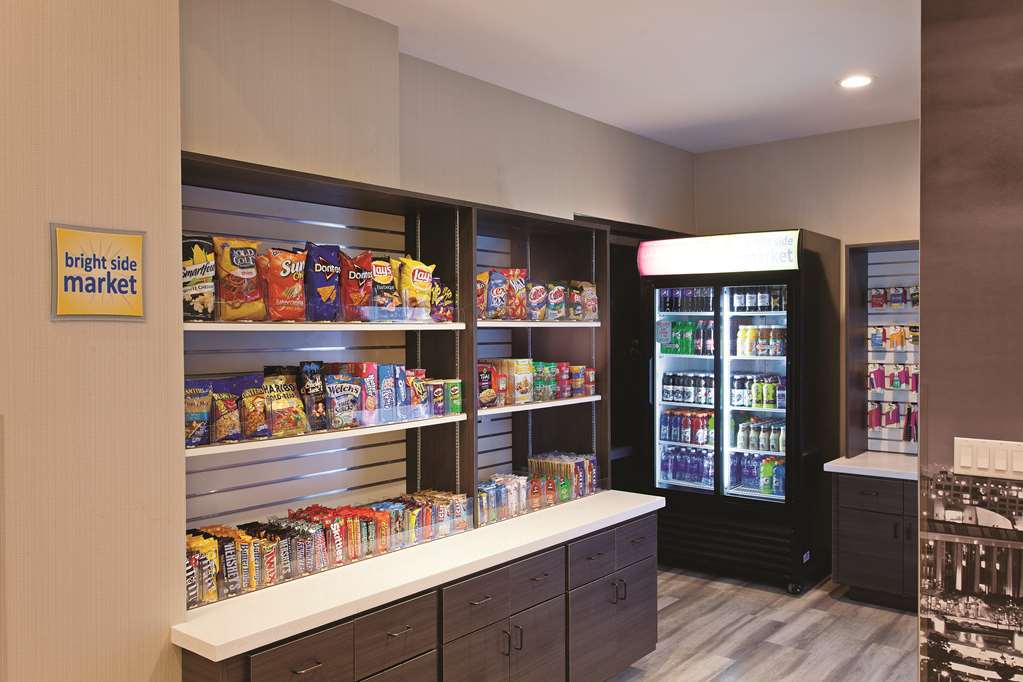 La Quinta By Wyndham Pomona Hotel Amenities photo