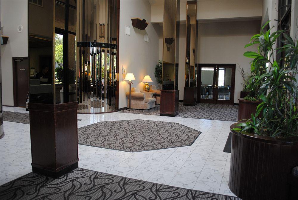 La Quinta By Wyndham Pomona Hotel Exterior photo
